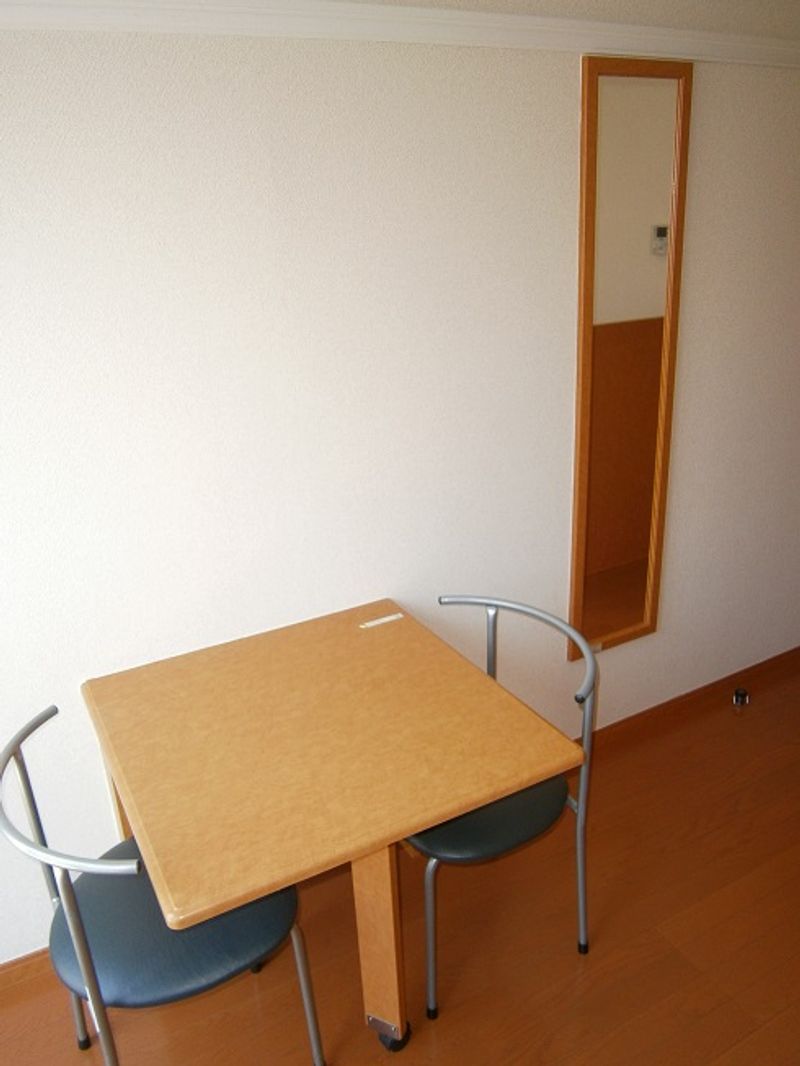 レオパレスフィオローナ 居間