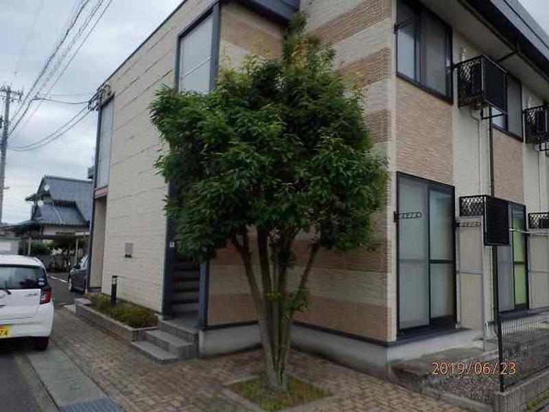 レオパレスシャルマン 外観