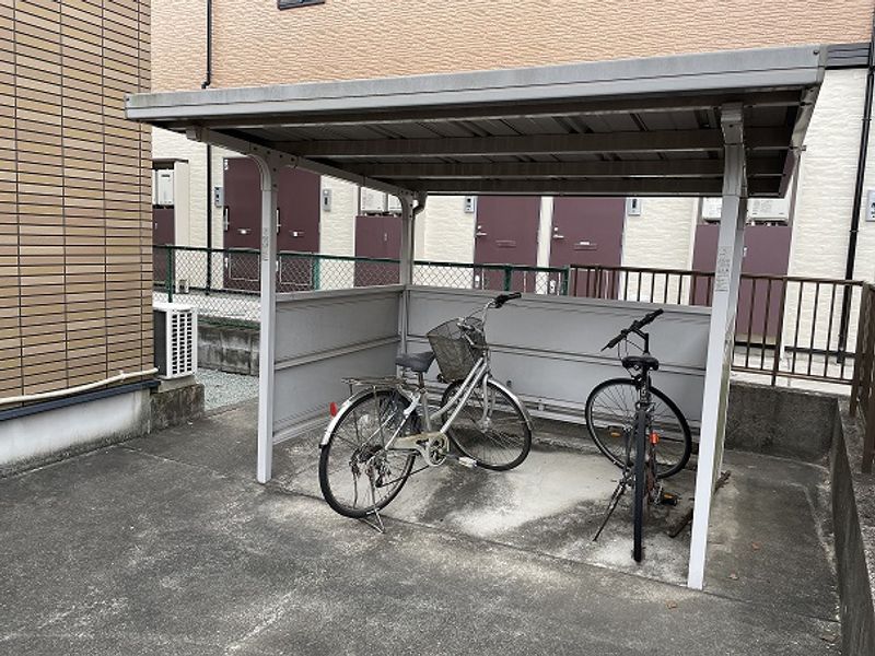 レオパレスアイミ３ 駐車場