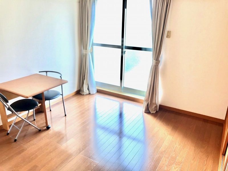 レオパレスアンゲネーム 居間