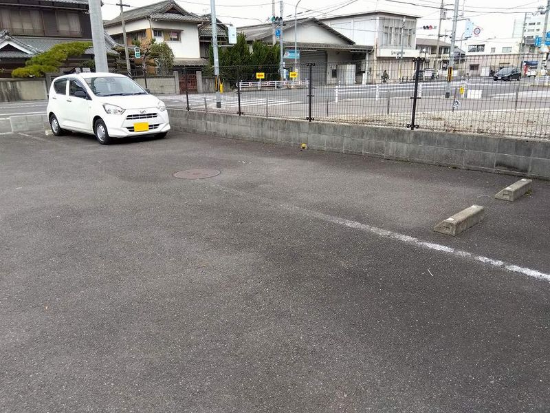 レオネクストソファレ　Ｆ 駐車場