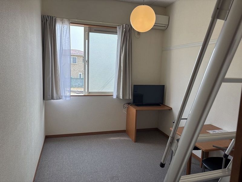 レオパレスかなめ２ 居間