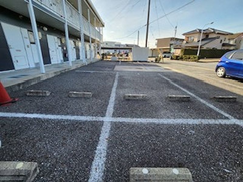 レオパレス彩 駐車場