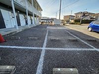 レオパレス彩 駐車場