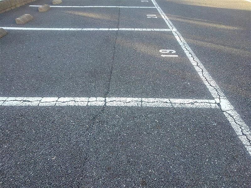 レオパレスルミエール 駐車場