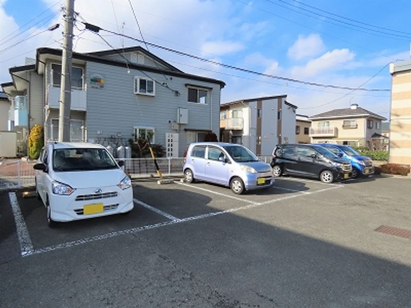 レオパレス中組 駐車場