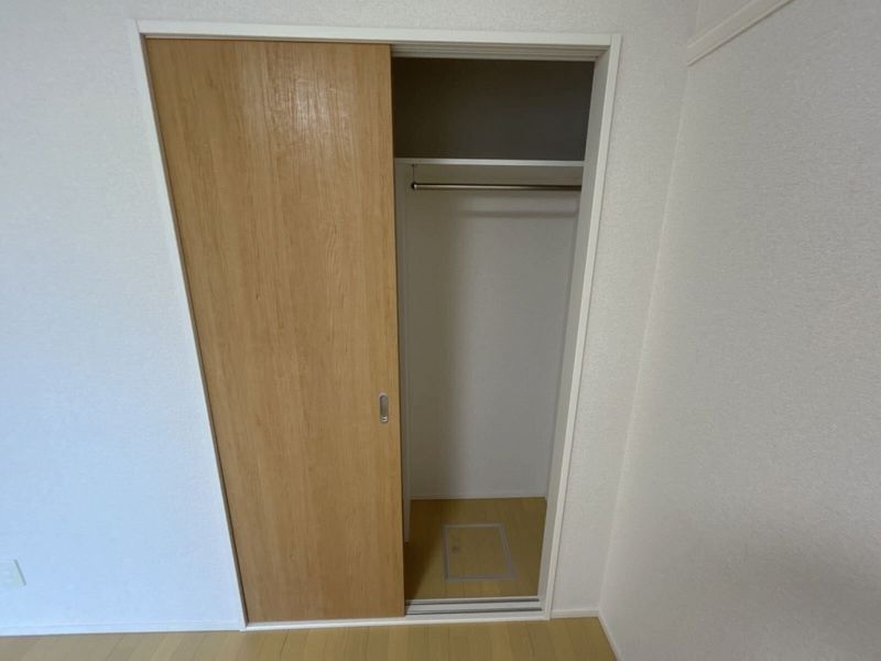 レオパレス中の島 収納