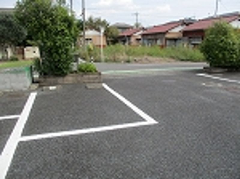 レオパレスレジデンスアオキ 駐車場