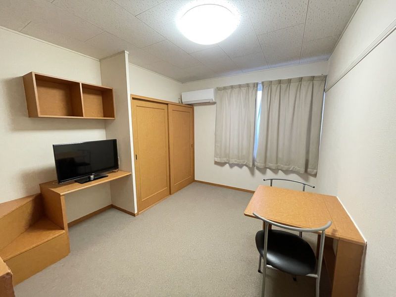 レオパレスＩＳＨＩＤＵＭＩ 居間