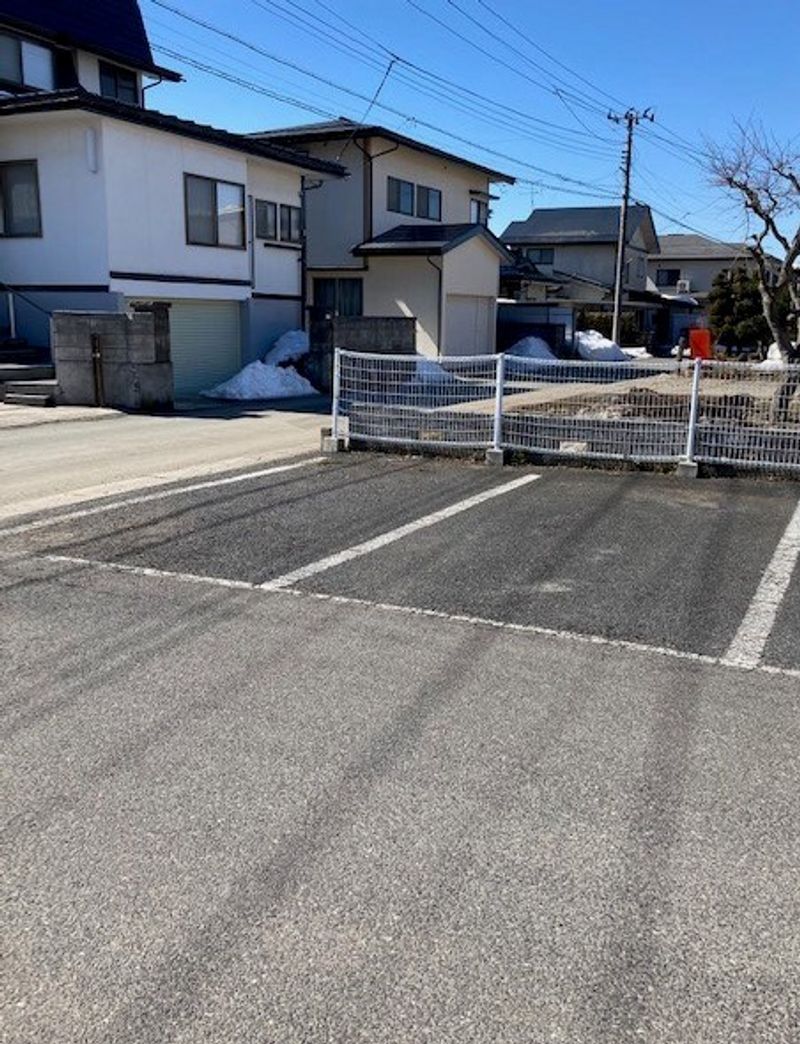 レオパレス若木 駐車場