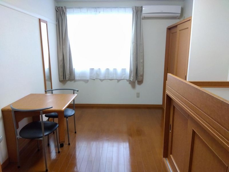 レオパレスカワシマ 居間