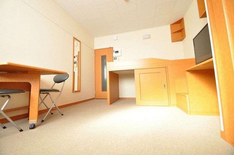 レオパレス西荒屋 居間