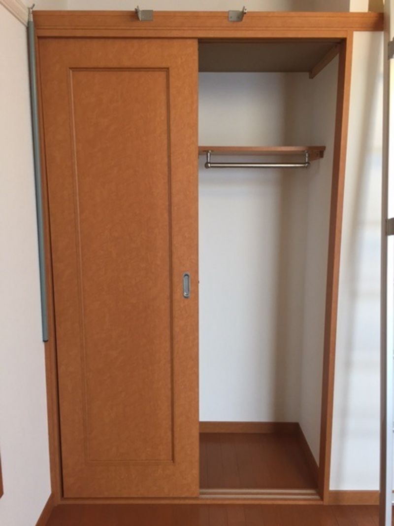 レオパレスアキユマーサ 収納