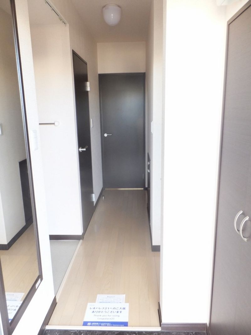 レオネクストしらさぎＢ 玄関