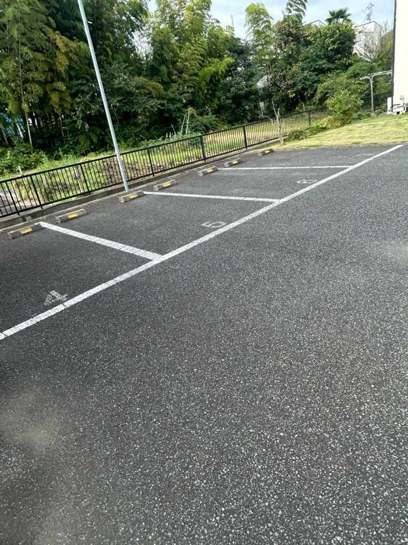 レオパレスさんが 駐車場