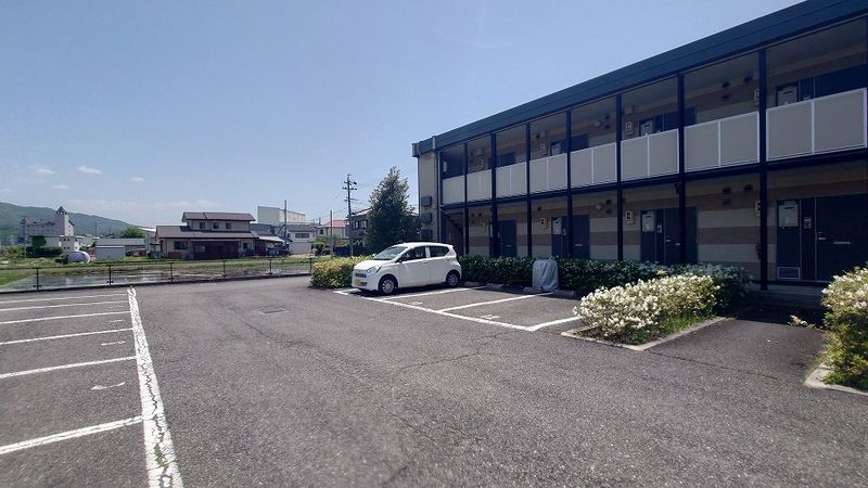 レオパレスアクアラグナ 駐車場