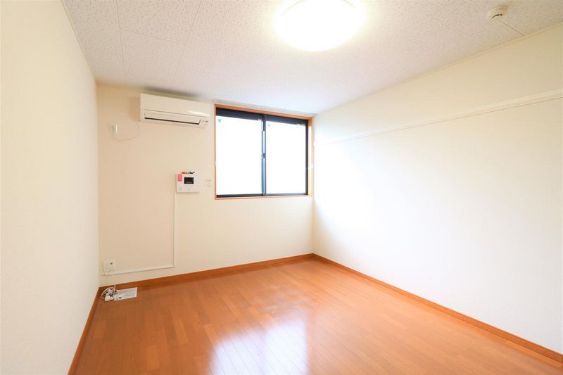 レオパレス蛍茶屋 居間