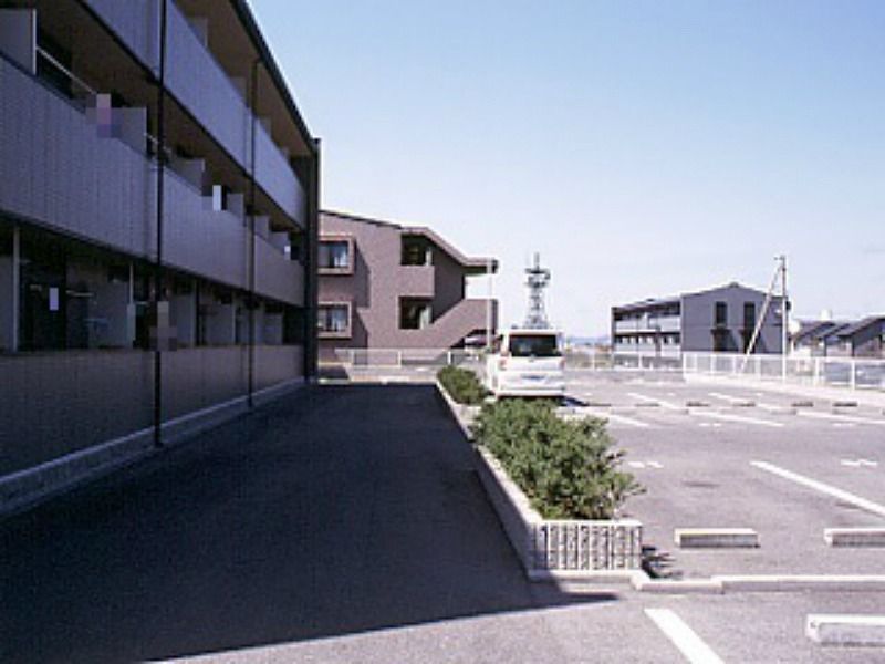 レオパレス神西 駐車場
