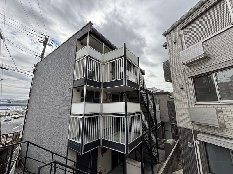 レオパレスルーエ六甲 外観