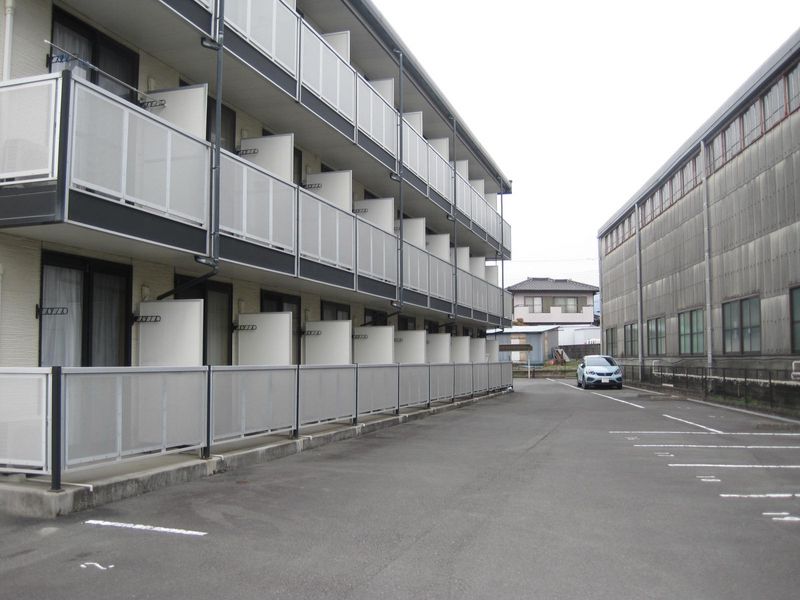レオパレスＫ＆Ｔ 駐車場