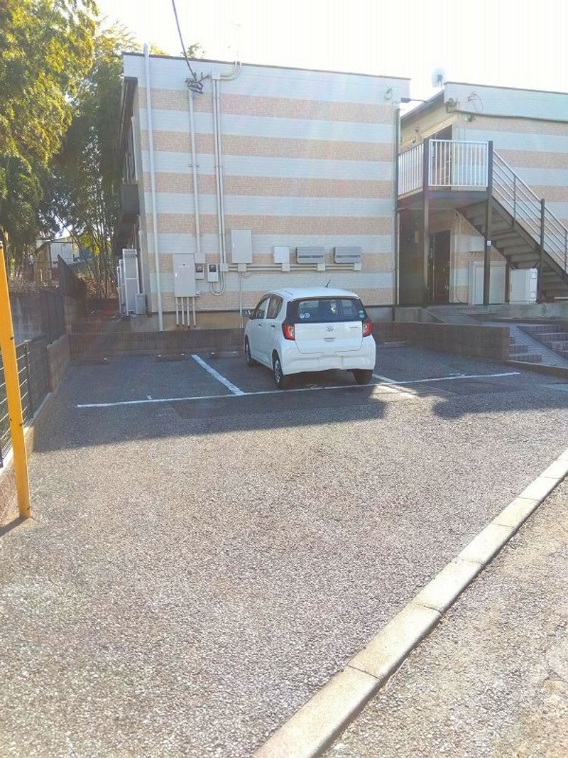 レオパレスポトリバＨ 駐車場
