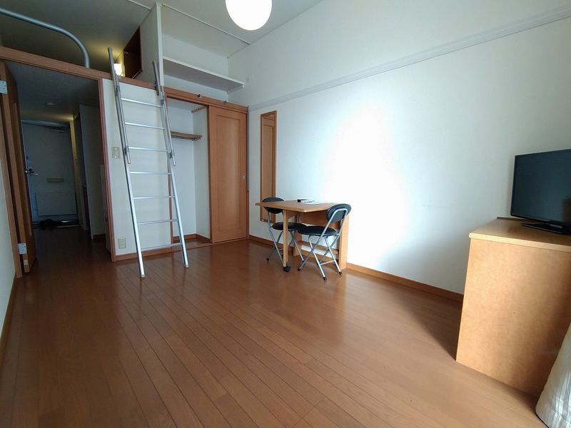 レオパレスきらり 居間