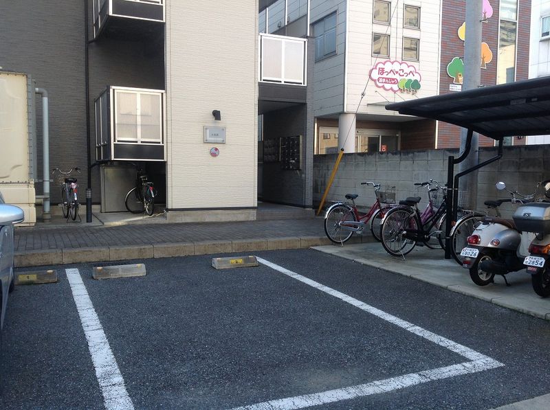 レオパレスシエル 駐車場