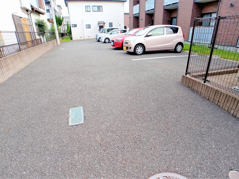 レオネクストコスモスⅡ 駐車場