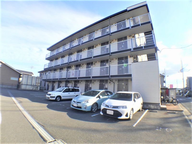レオパレスサンサン木の実 駐車場
