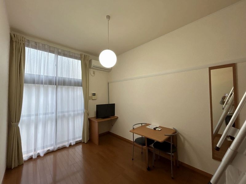 レオパレスボヌール 居間