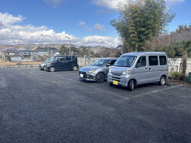 レオパレス幸 駐車場