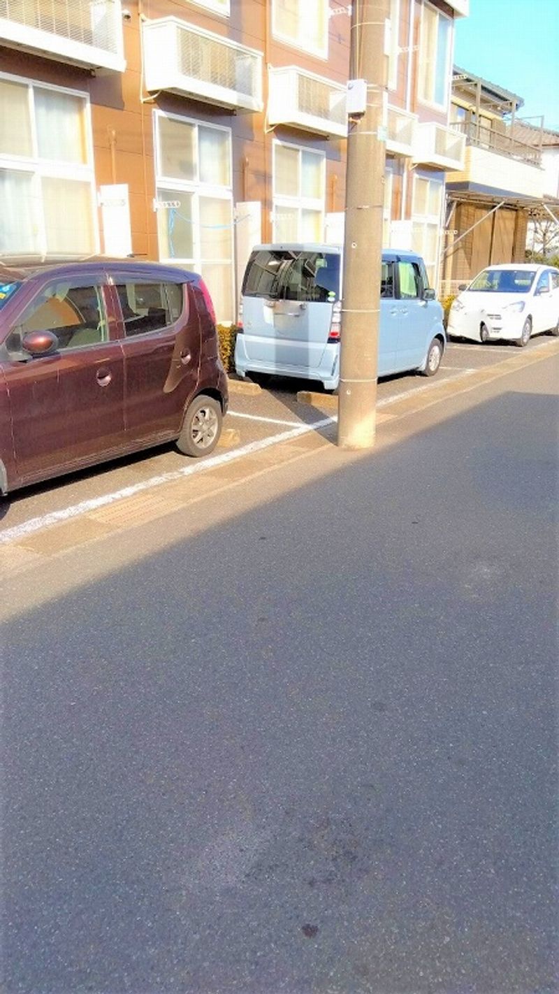 レオパレスベッラステラ 駐車場