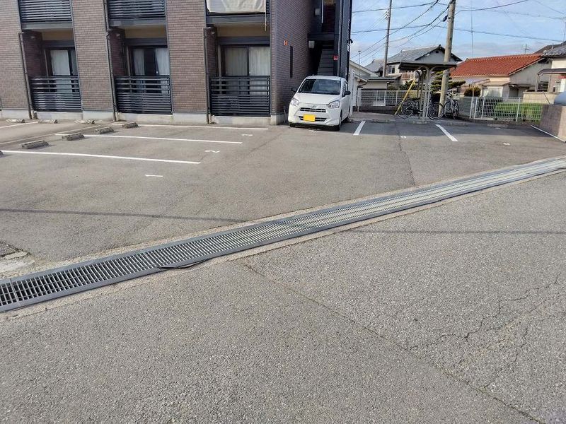 レオネクストＦＯＲＥＶＥＲⅢ 駐車場