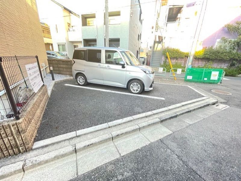 レオパレスヴィラ　グラツィア 駐車場