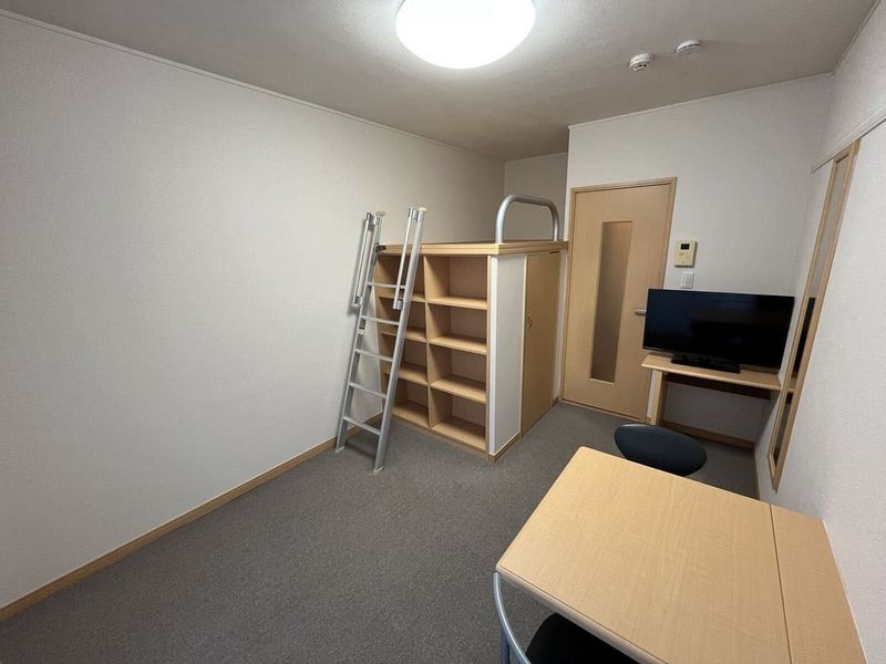 レオパレスグリーンメゾン 居間