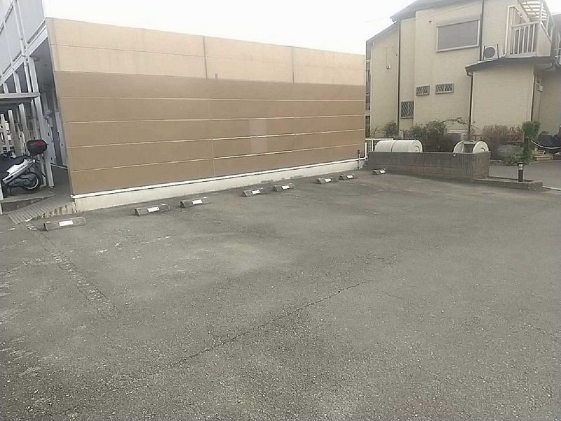 レオパレスベンデュール 駐車場