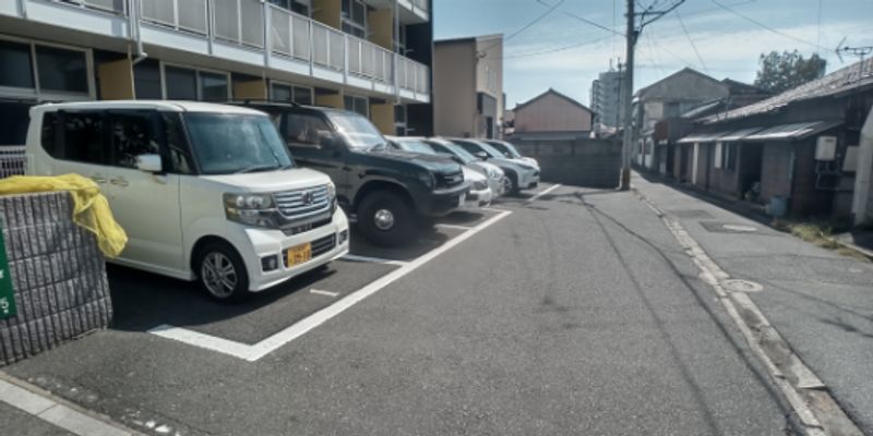 レオパレスバロン・ドール 駐車場