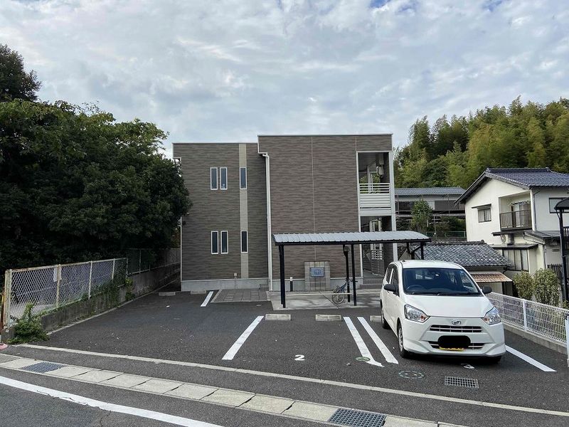 レオネクストキーファー 駐車場