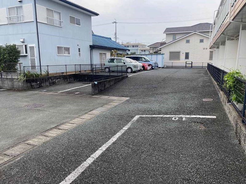 レオパレス半田 駐車場