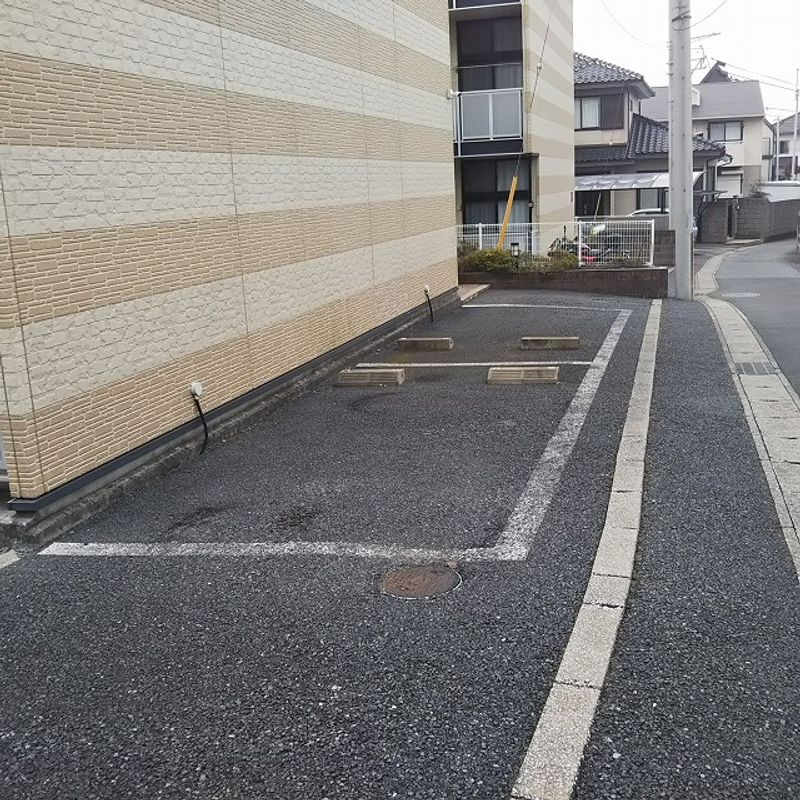 レオパレスセンタービレッジⅠ 駐車場