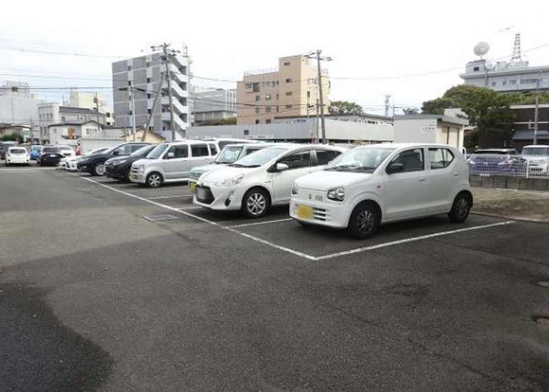 レオパレスけやき通り 駐車場