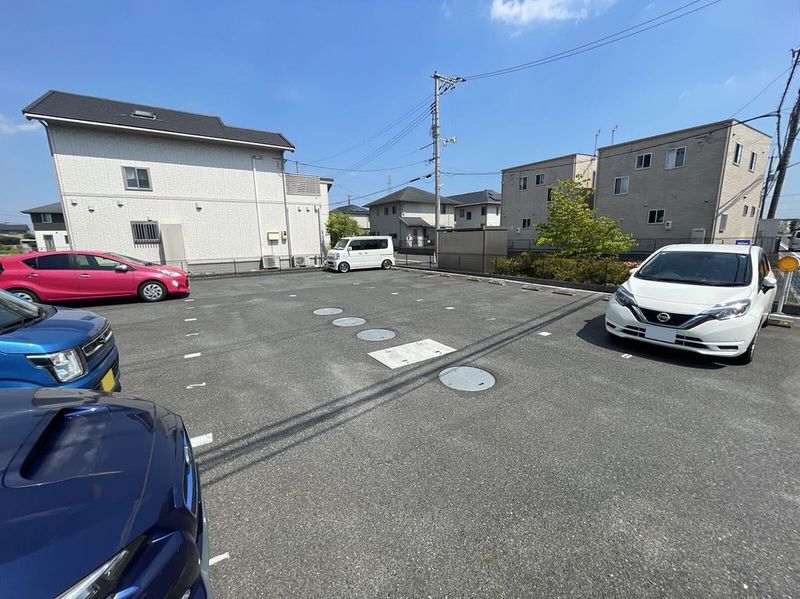 レオパレスオリンピア 駐車場