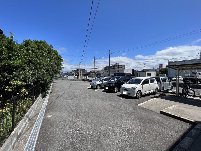 レオパレスＧスマイル 駐車場