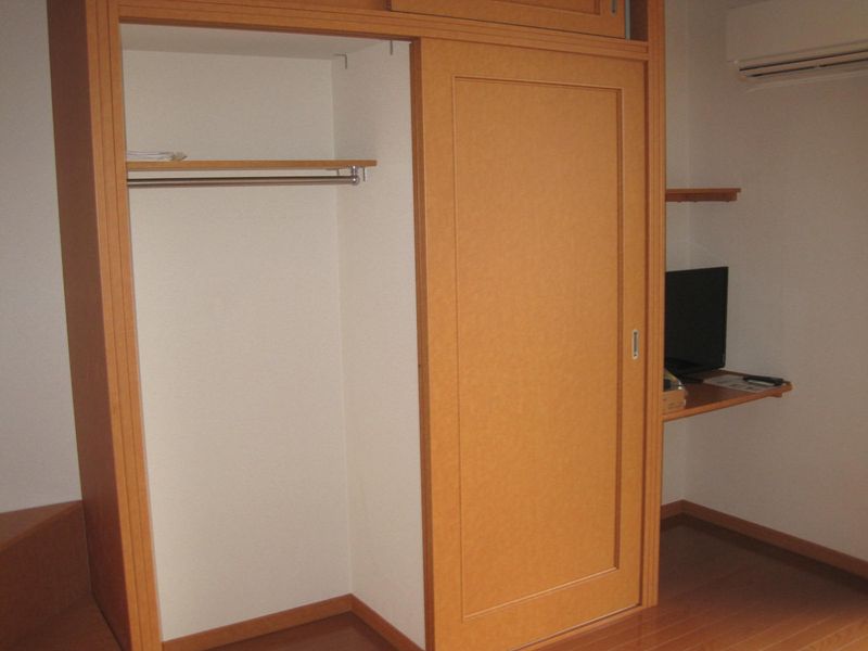 レオパレスディアコート 収納