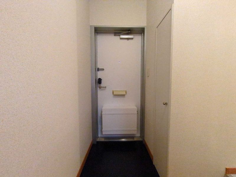 レオパレスさくらＡ 玄関