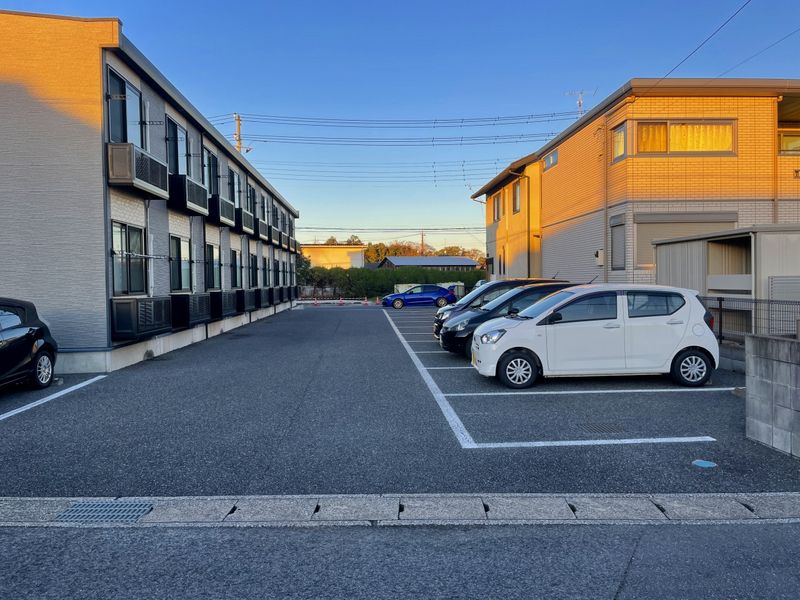 レオパレス西ノ前 駐車場