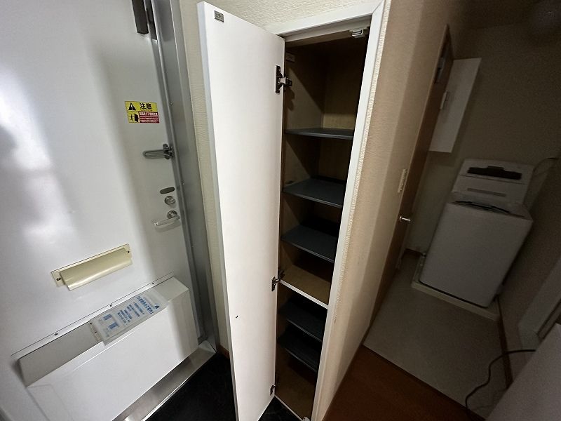 レオパレスサニーヒルズ 玄関
