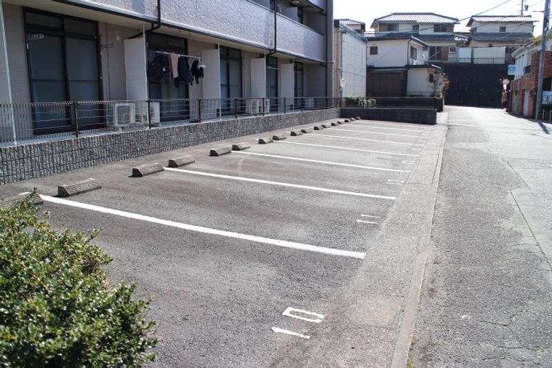 レオパレスクラージュ富塚Ⅰ 駐車場
