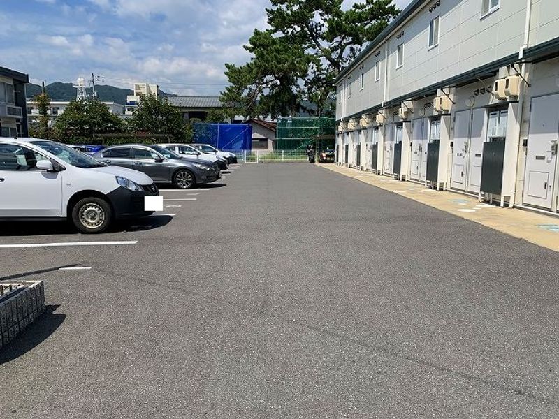 レオパレスなぎさ公園前２ 駐車場