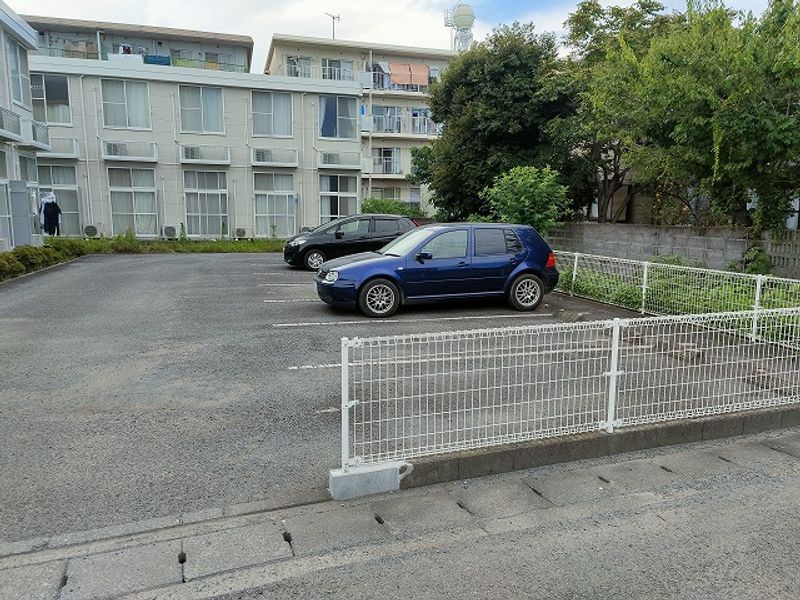 レオパレススマート 駐車場